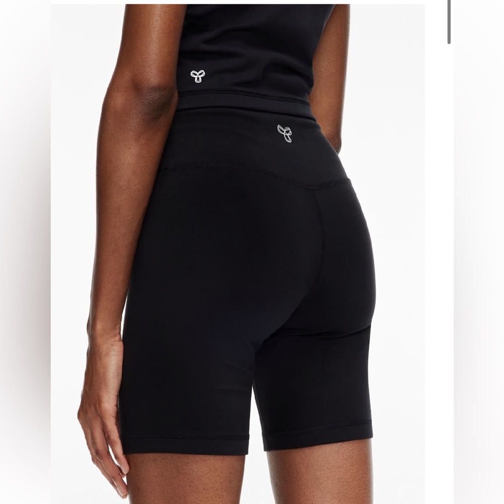 Aritzia TnAction TnaBUTTER Cheeky Hi-Rise 7" Bike Shorts Black